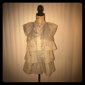 The cutest ruffled linen blouse!